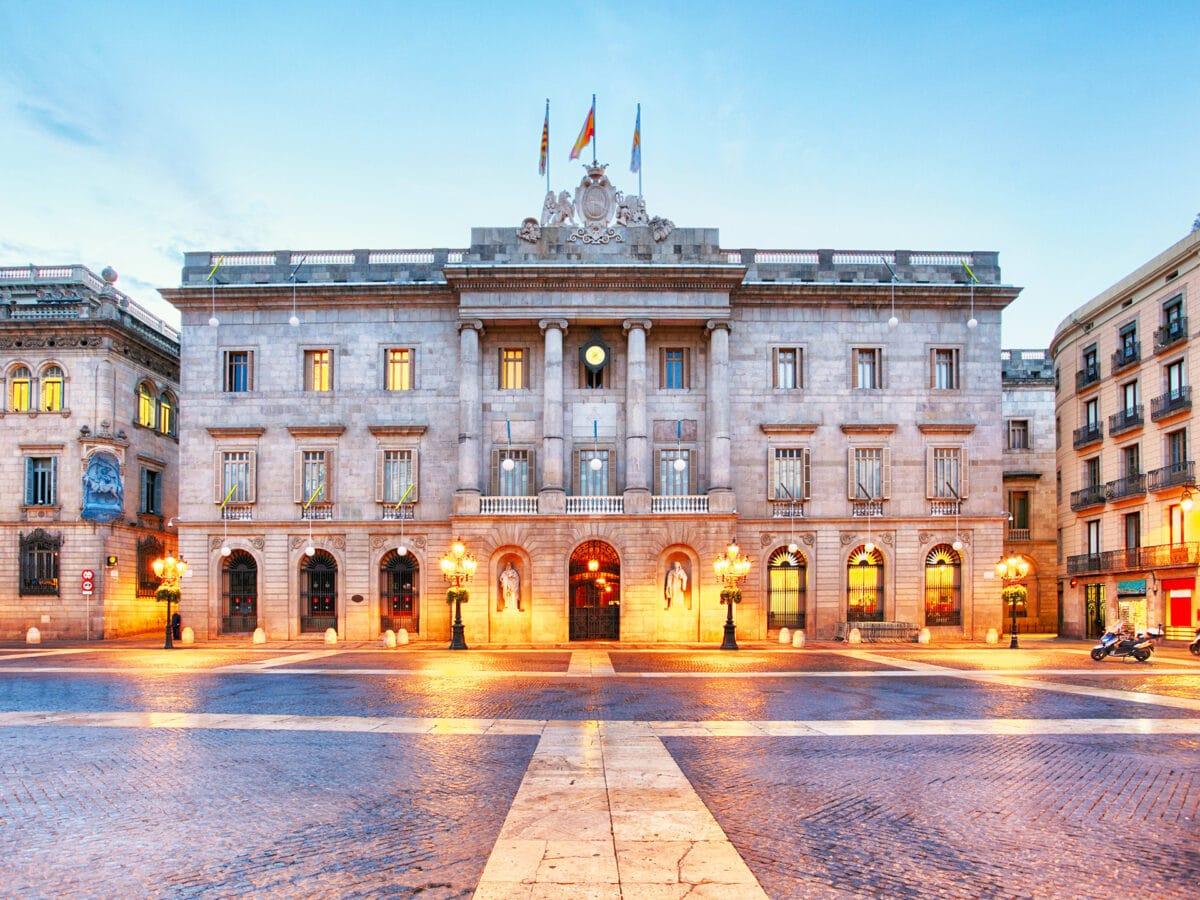 barri gotic placa sant jaume barcelone